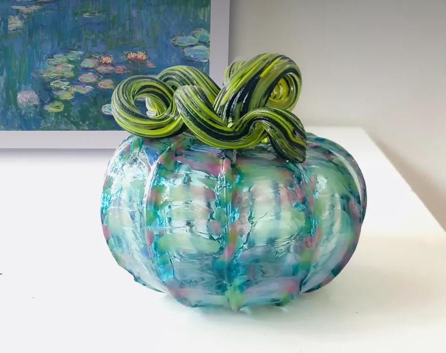 Glass Mini Pumpkin 4” LKA825