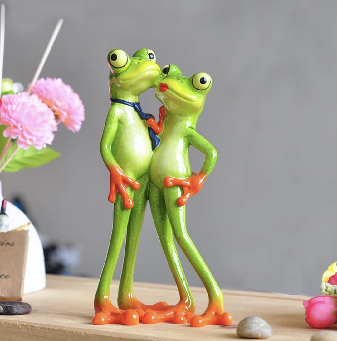 Hugging Frog Couple AMZ526