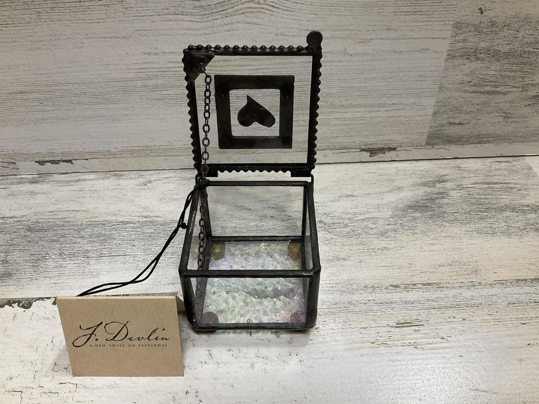 Small Jewelry Ring Box w/Heart DEV824