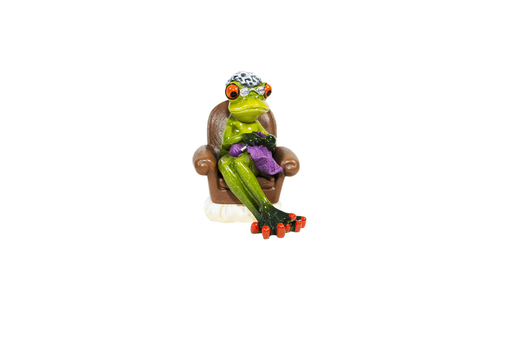 Grandpa/Grandma Frog Sitting in Chair OWI425